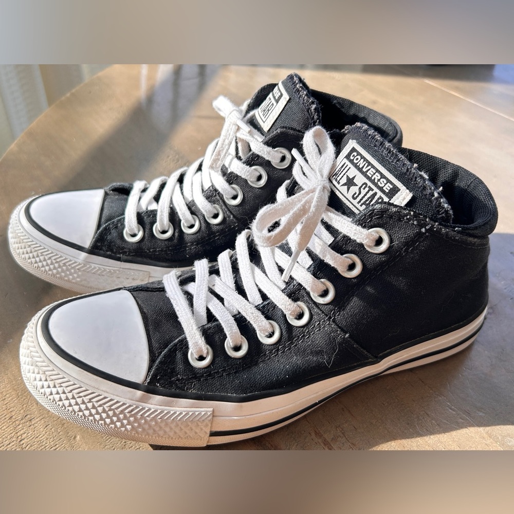 CLASSIC CONVERSE LOW TOP CASUAL SHOES